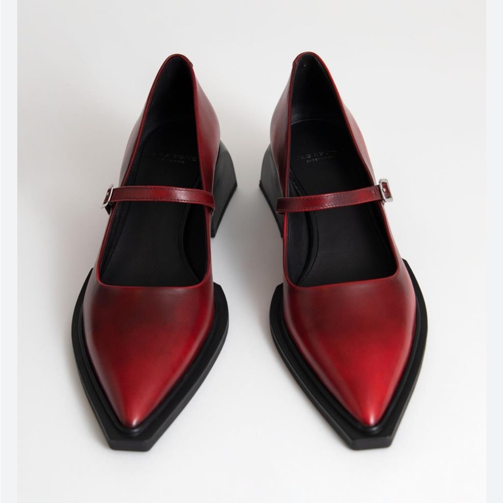 NWOT Vagabond Red Pointed Mary Jane Heels